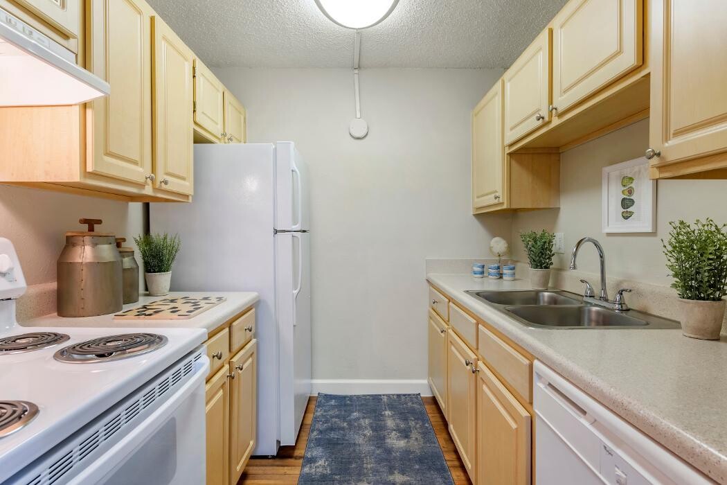 Images Waterchase Apartments