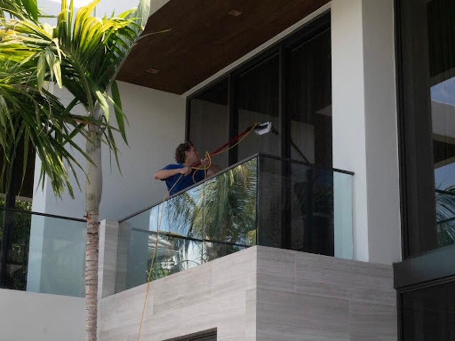 Images Lux Window Cleaners