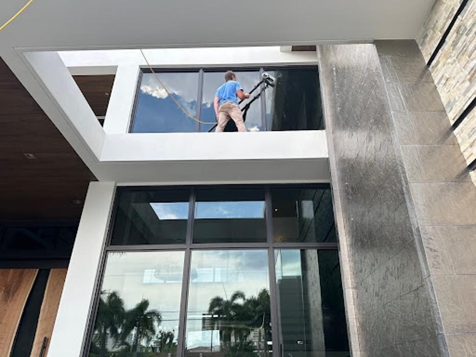 Images Lux Window Cleaners