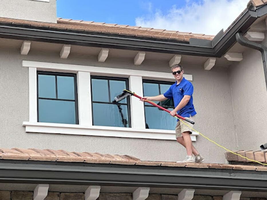 Images Lux Window Cleaners