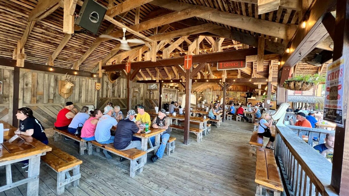 Images 1572 Roadhouse Bar-B-Q