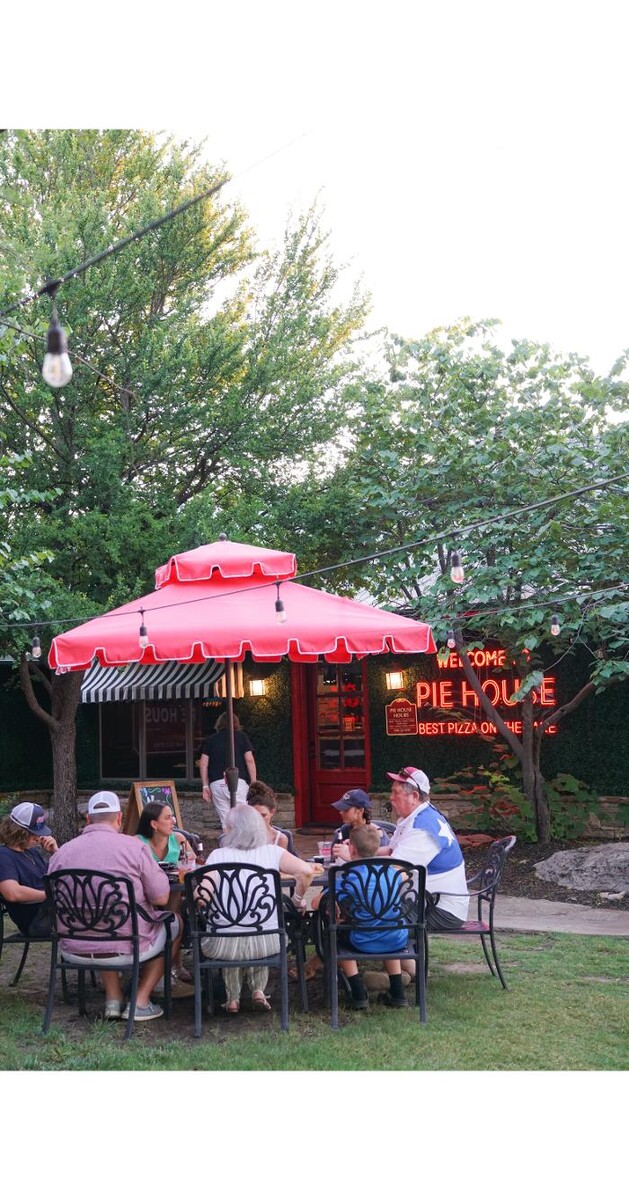 Images Pie House x Hemmingways