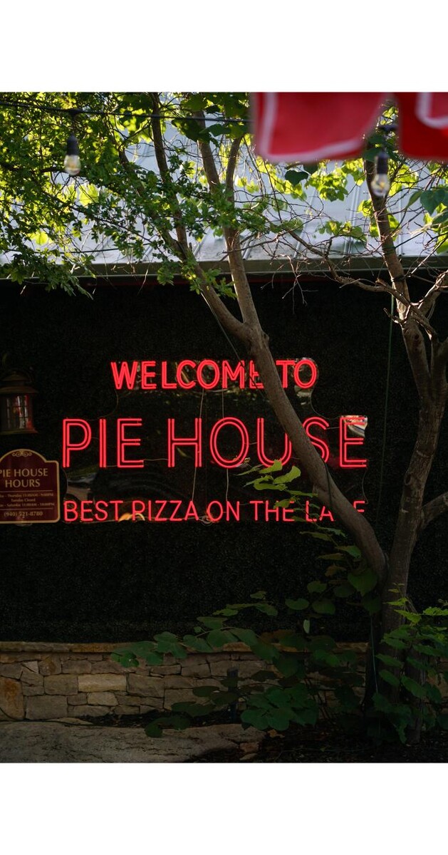 Images Pie House x Hemmingways