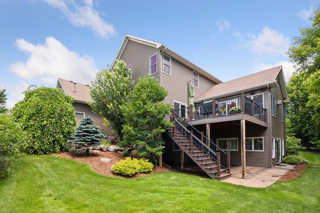 Images JW Real Estate Group, RE/MAX Advantage Plus
