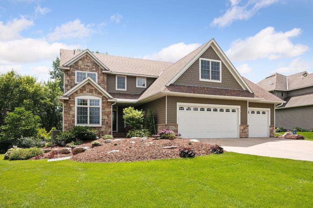 Images JW Real Estate Group, RE/MAX Advantage Plus