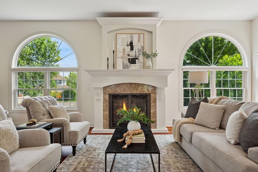 Images JW Real Estate Group, RE/MAX Advantage Plus