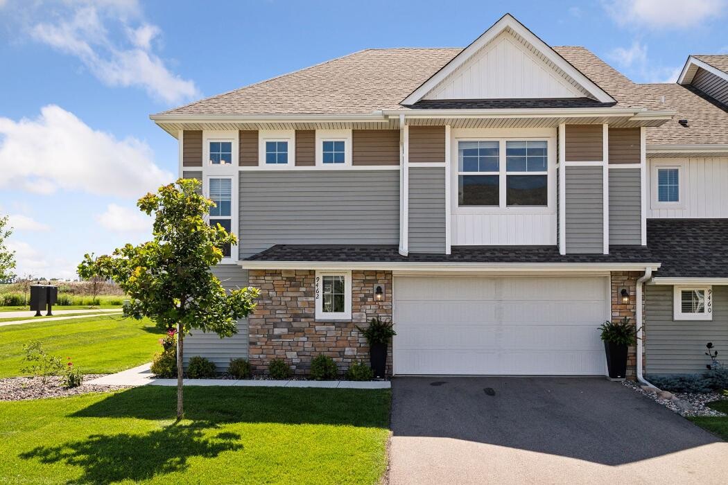 Images JW Real Estate Group, RE/MAX Advantage Plus