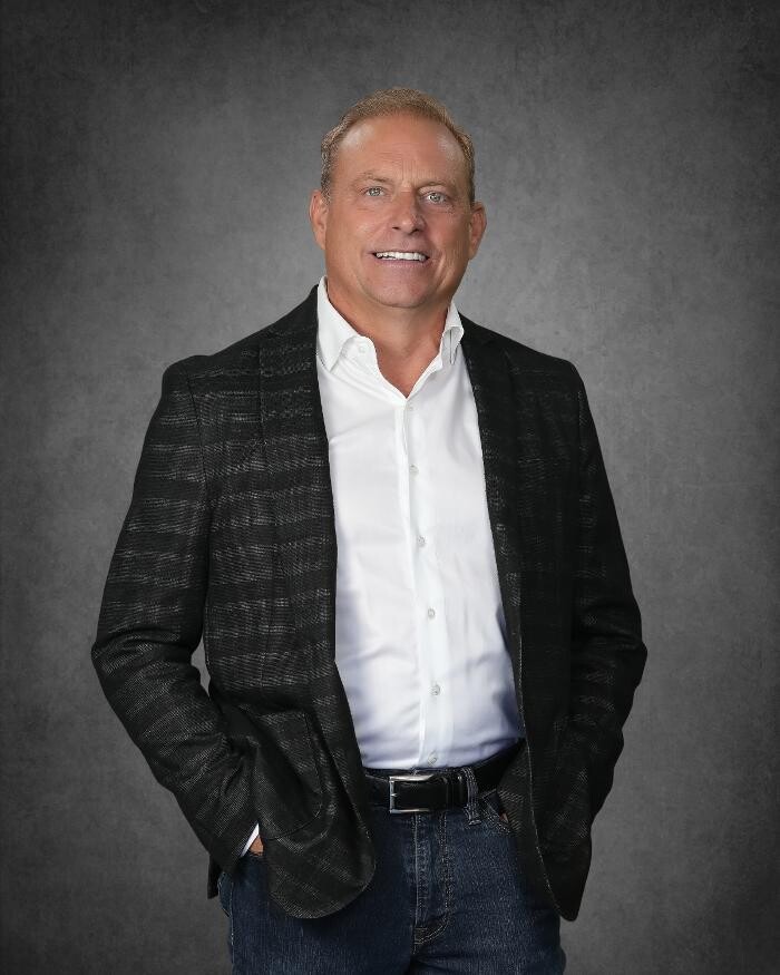 Images JW Real Estate Group, RE/MAX Advantage Plus