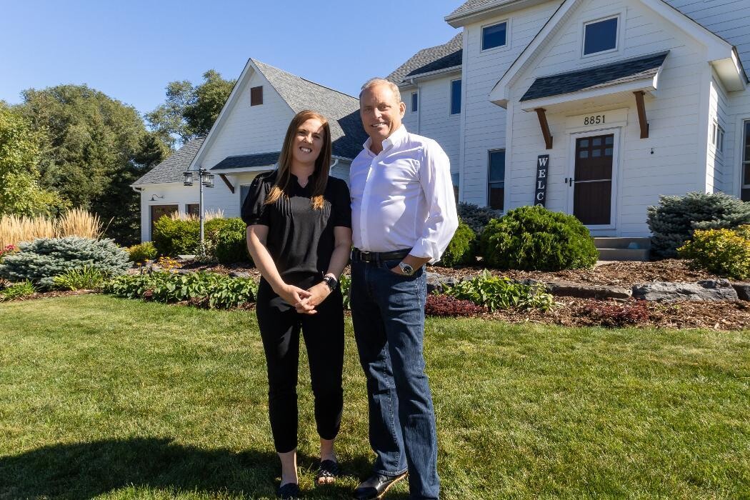 Images JW Real Estate Group, RE/MAX Advantage Plus