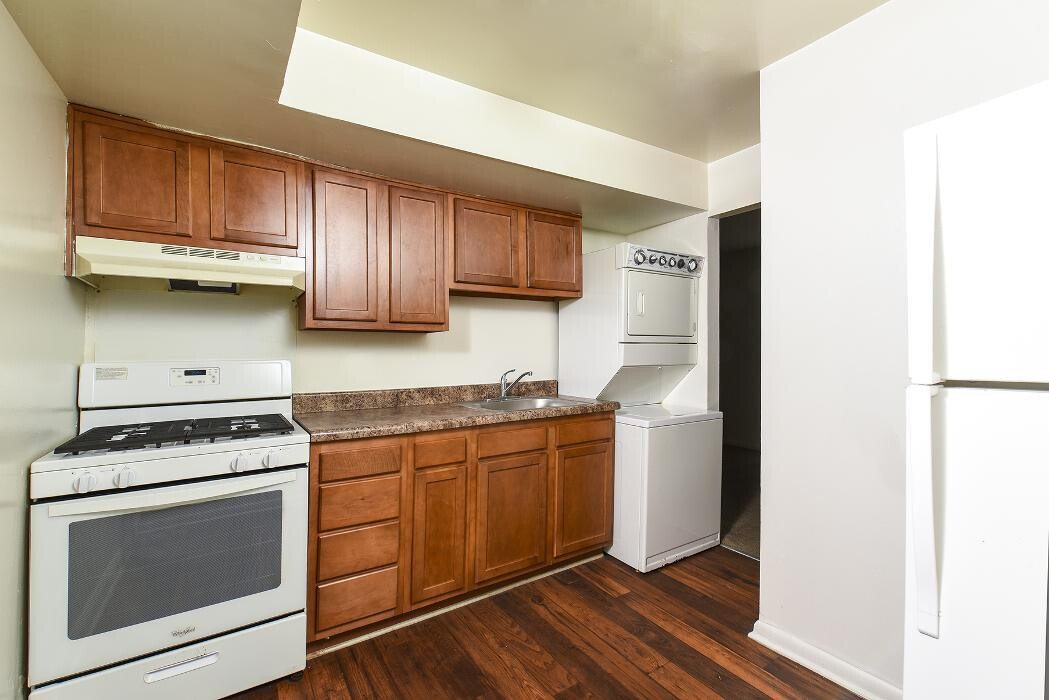 Images Chesapeake Village Apartments