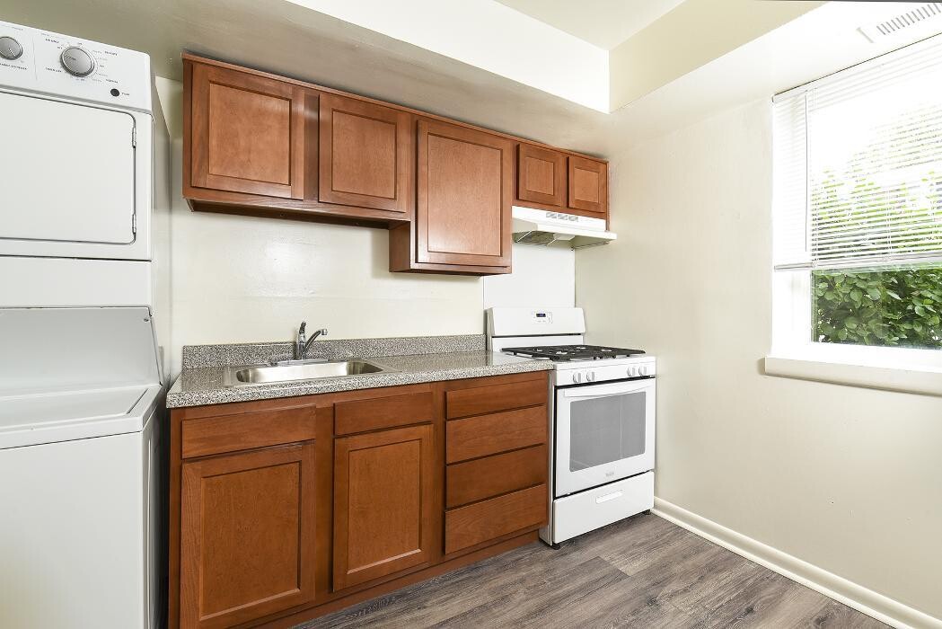 Images Chesapeake Village Apartments