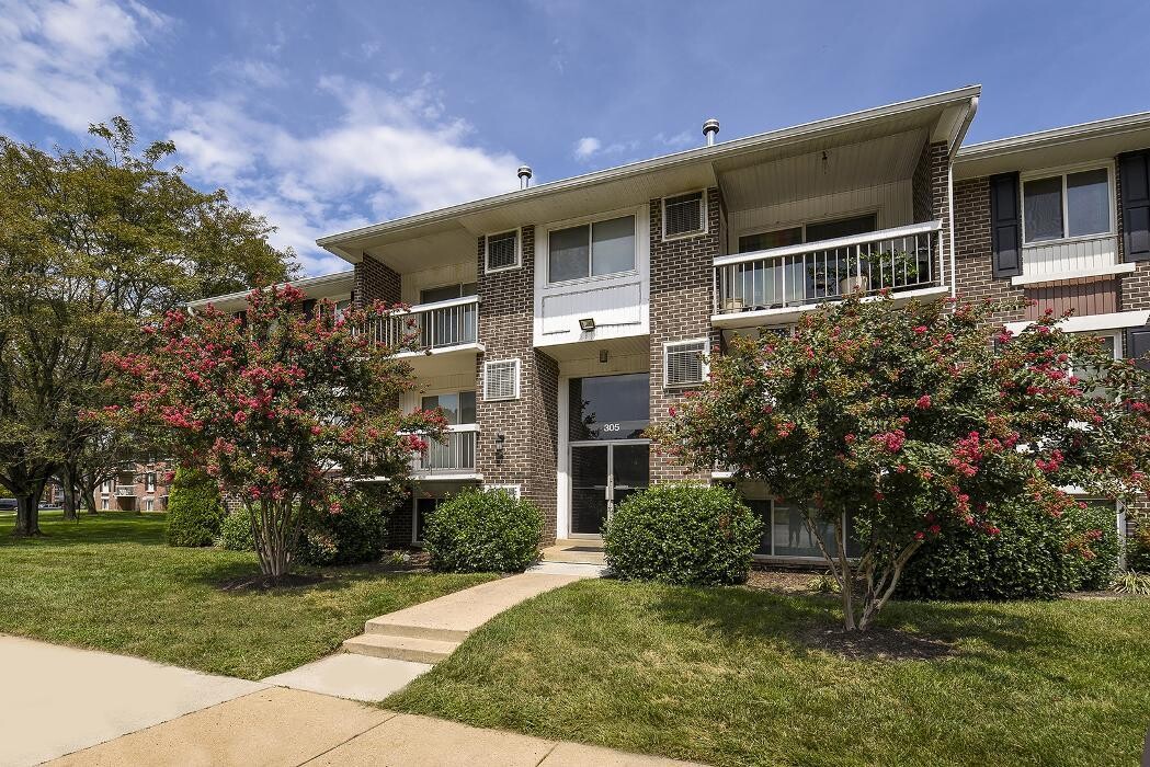 Images Chesapeake Village Apartments