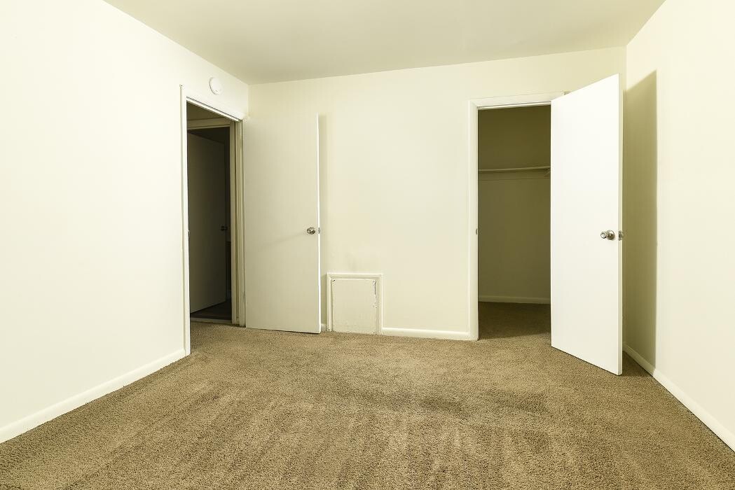 Images Chesapeake Village Apartments