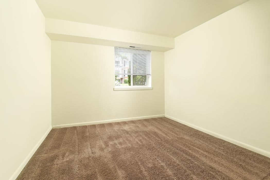 Images Chesapeake Village Apartments