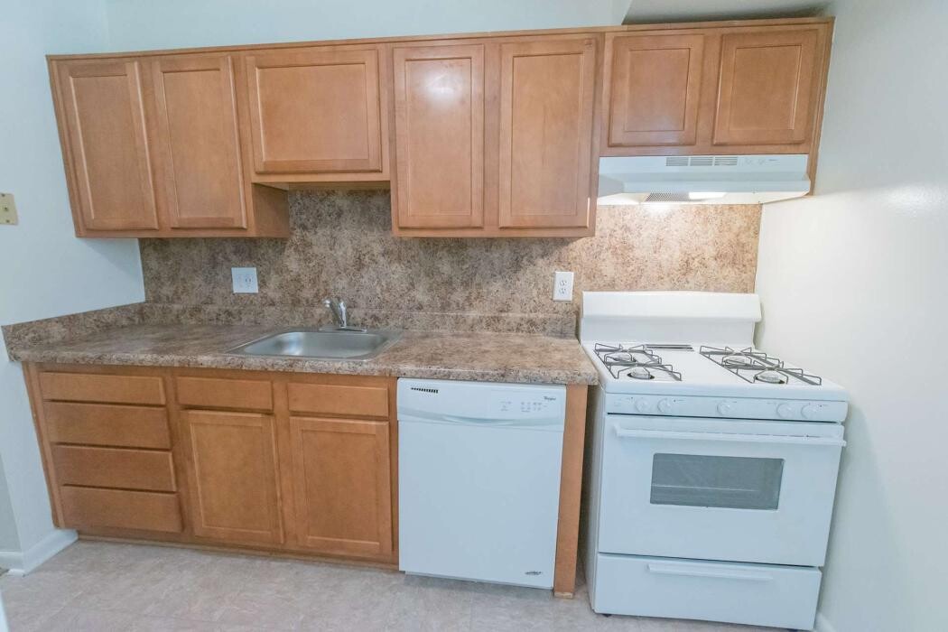 Images Chesapeake Village Apartments