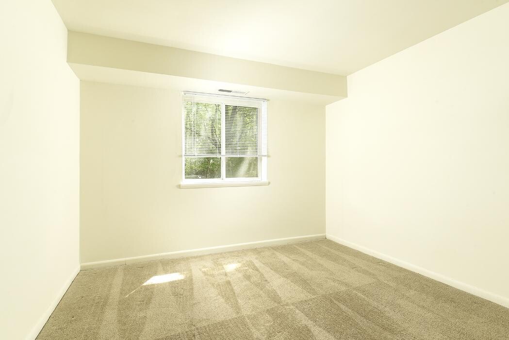 Images Chesapeake Village Apartments