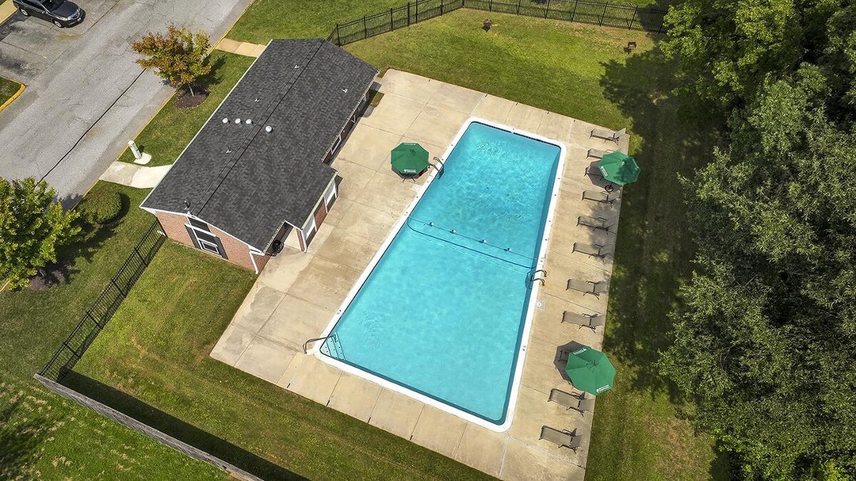 Images Chesapeake Village Apartments