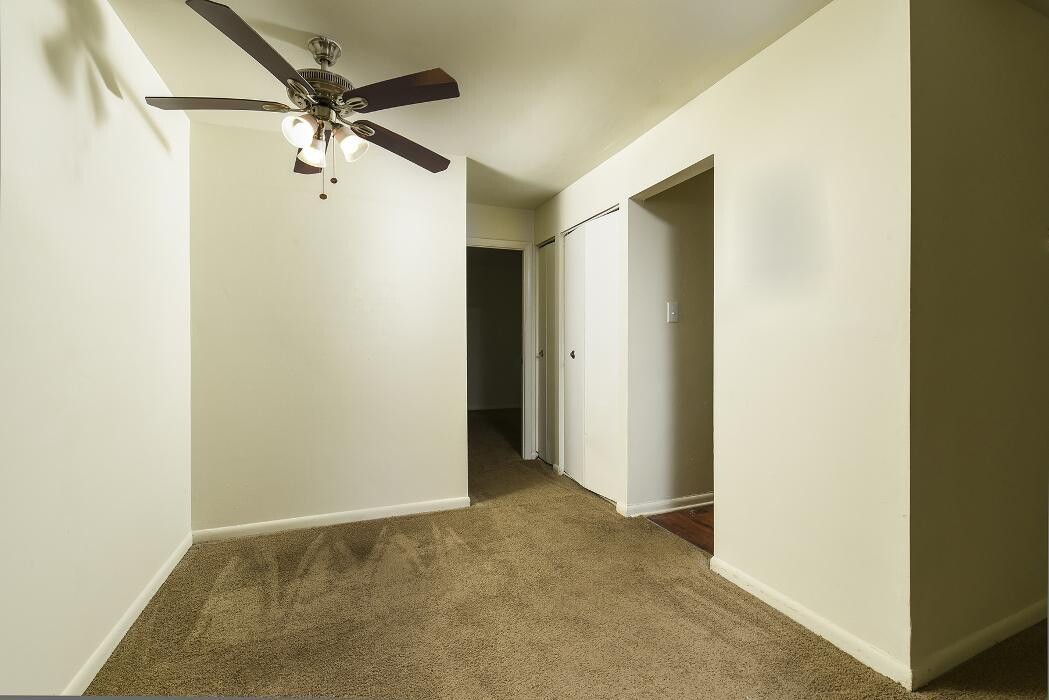 Images Chesapeake Village Apartments