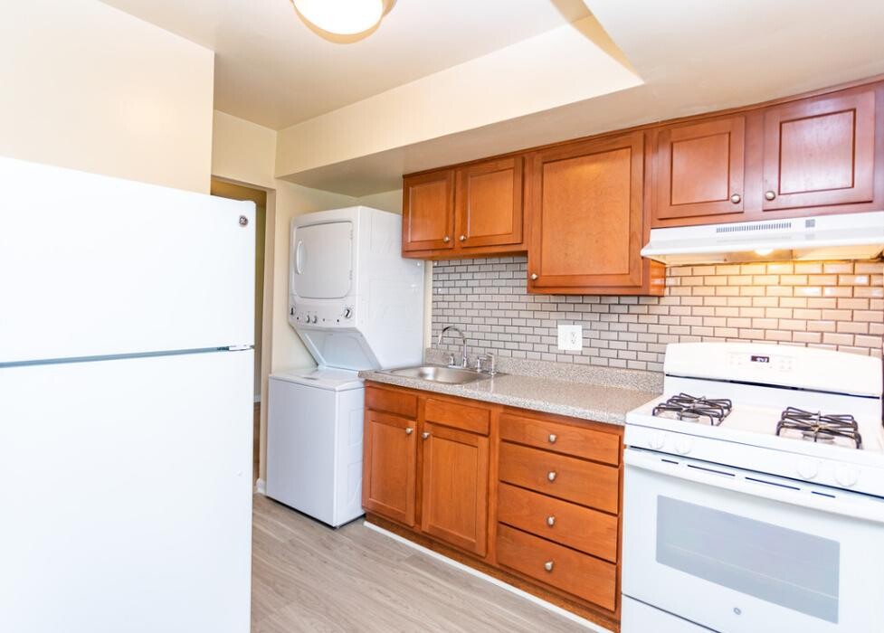 Images Chesapeake Village Apartments