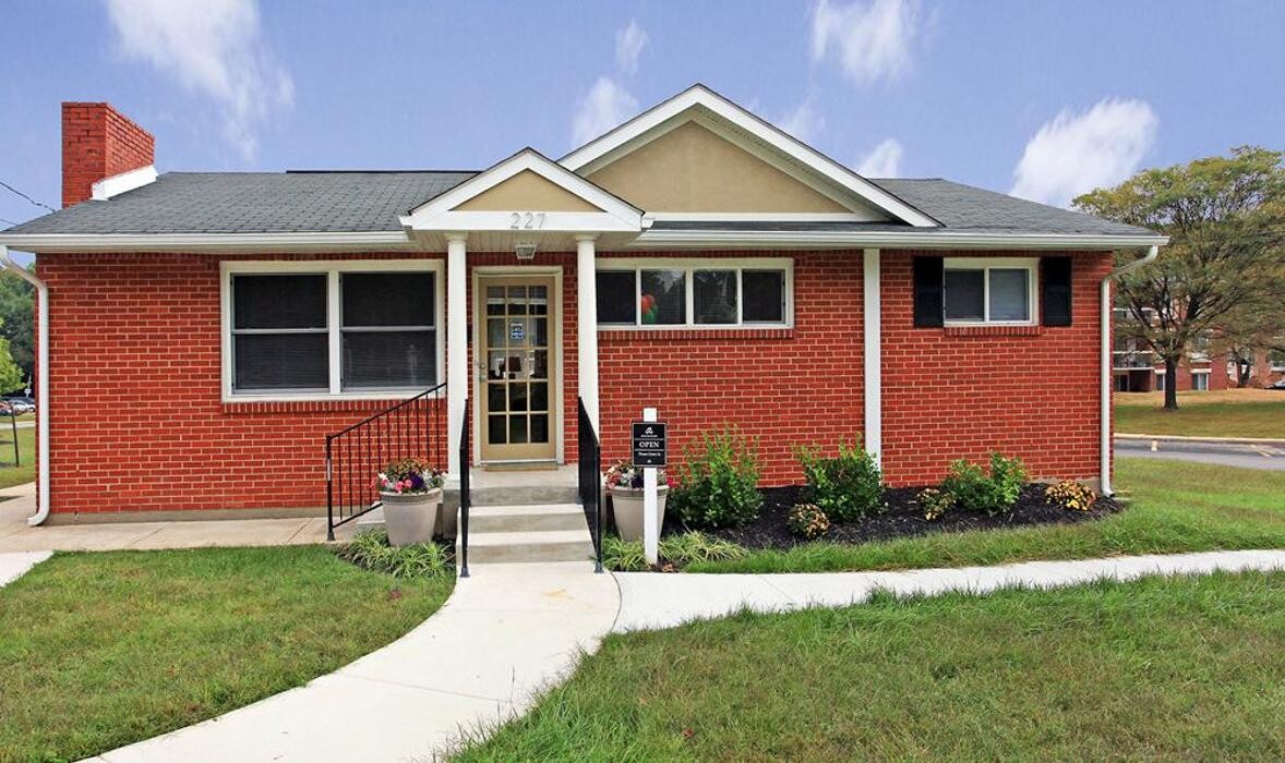 Images Chesapeake Village Apartments