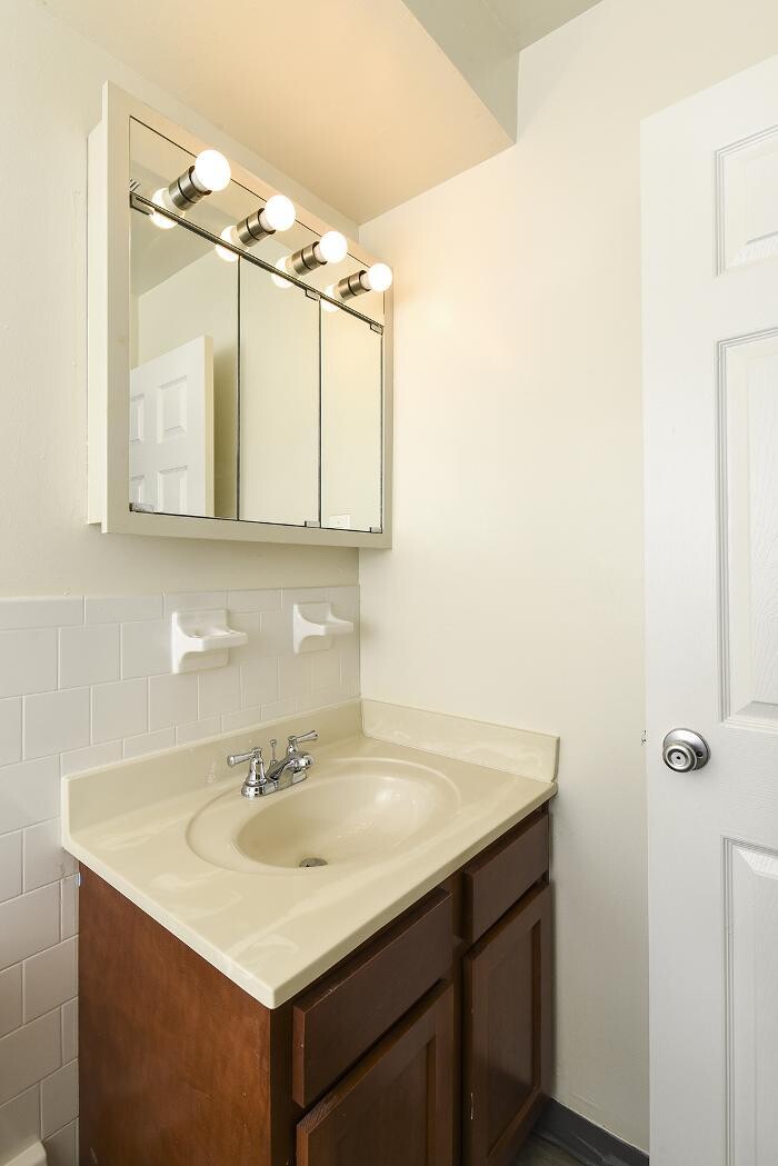 Images Chesapeake Village Apartments