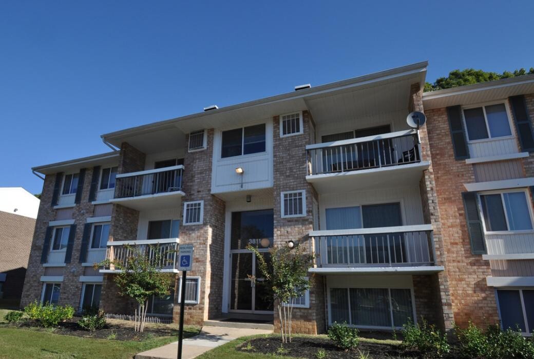 Images Chesapeake Village Apartments