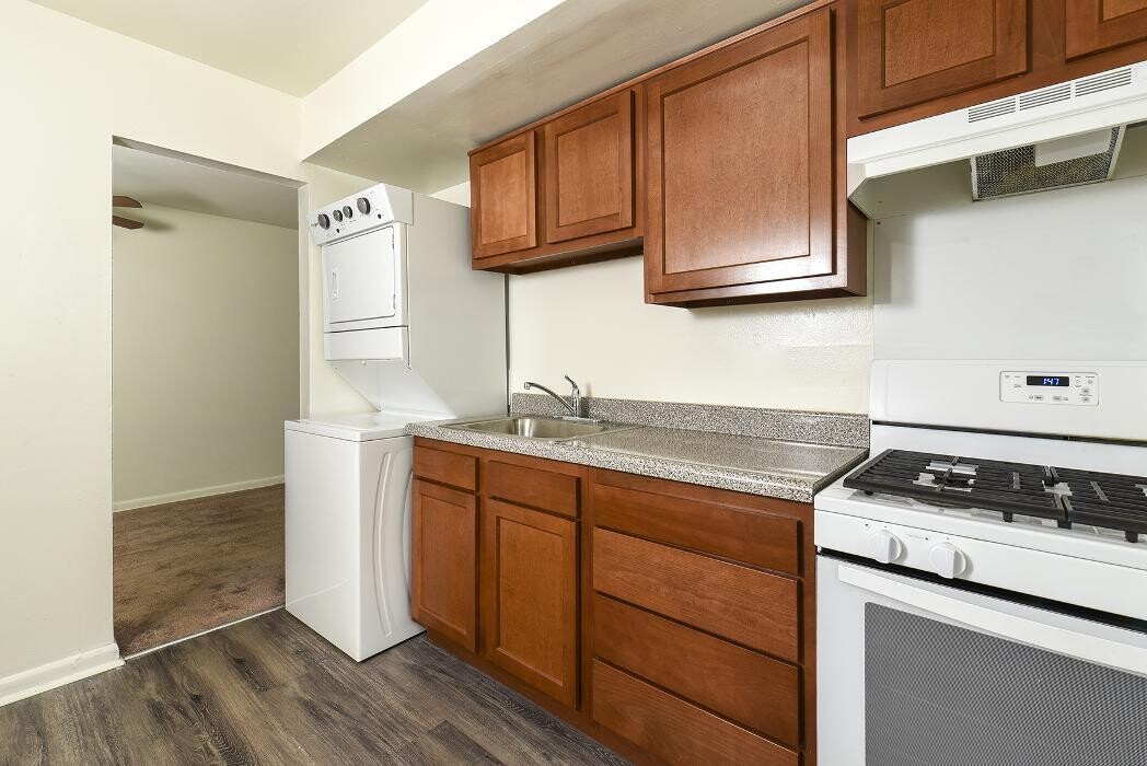 Images Chesapeake Village Apartments