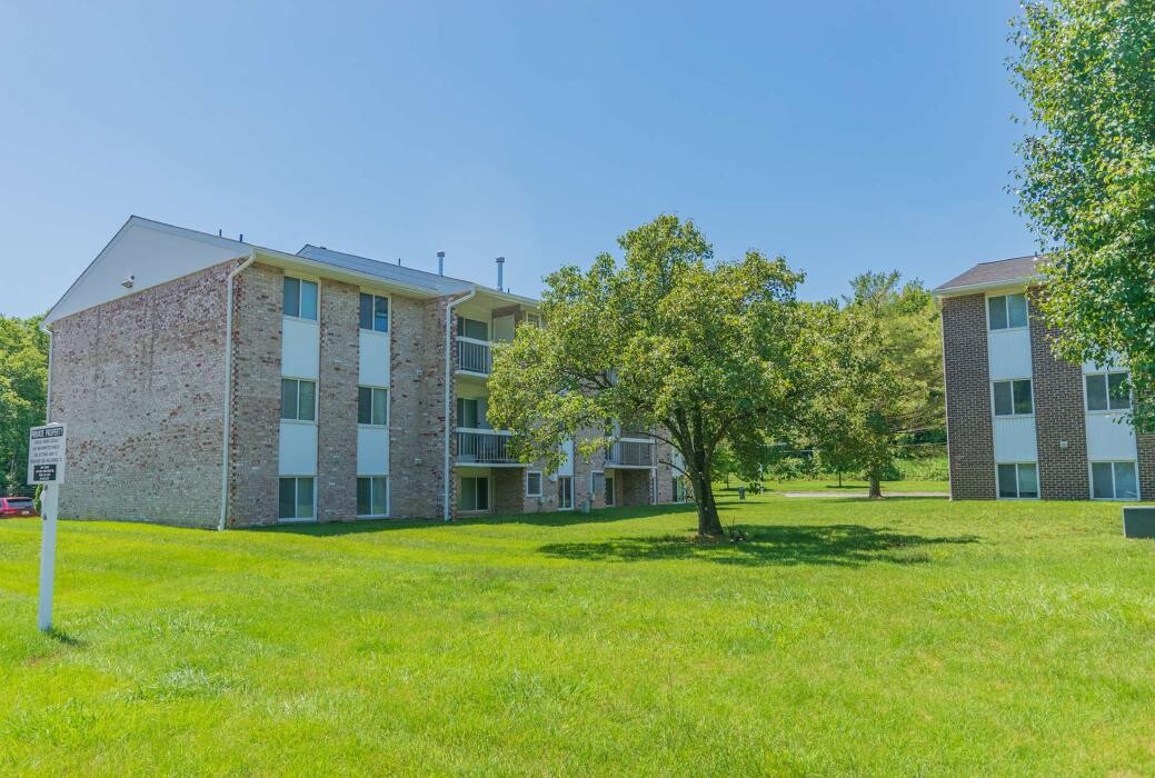 Images Chesapeake Village Apartments