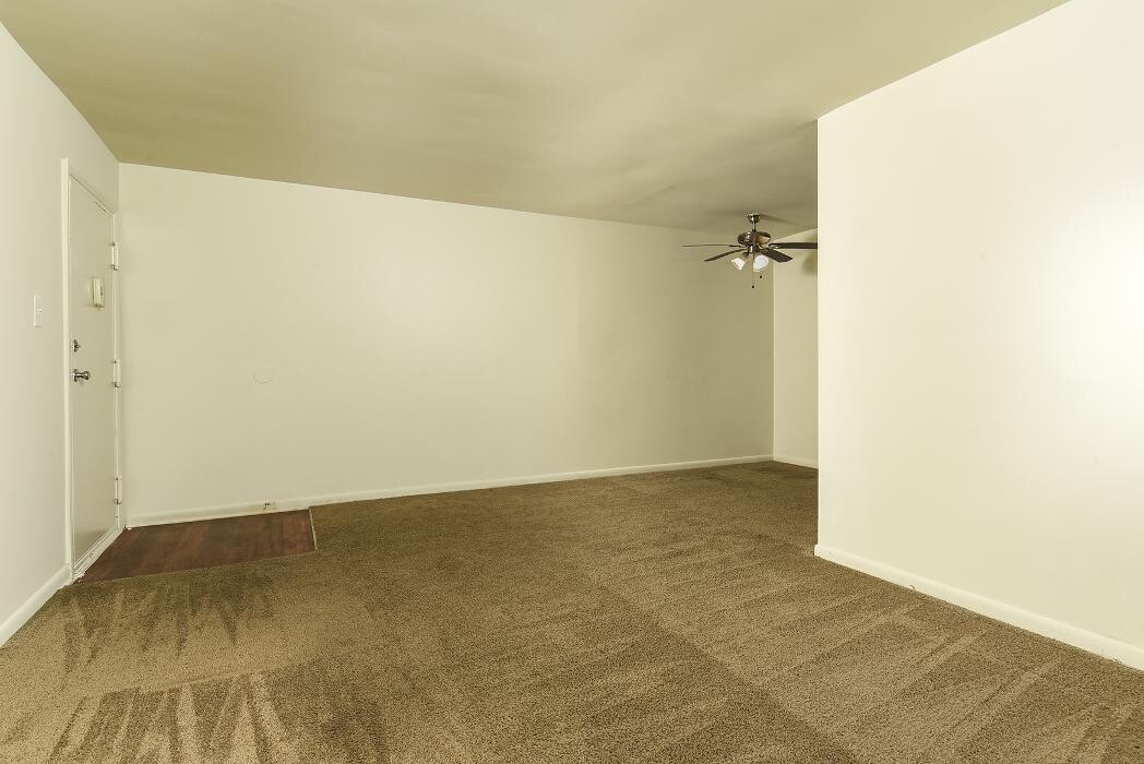 Images Chesapeake Village Apartments