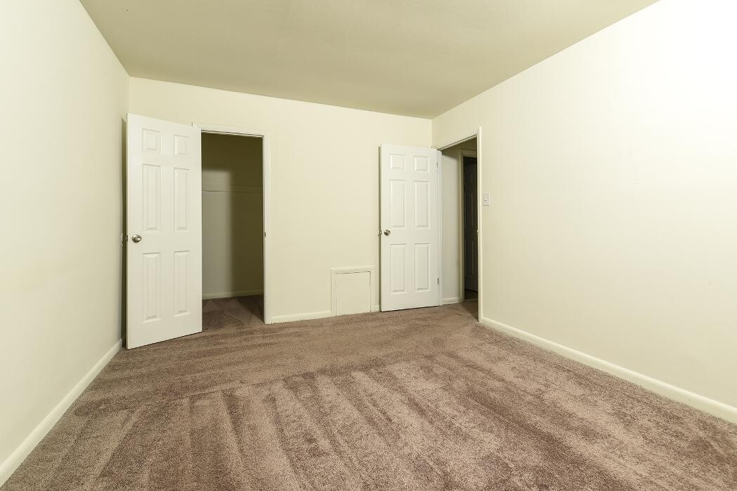 Images Chesapeake Village Apartments