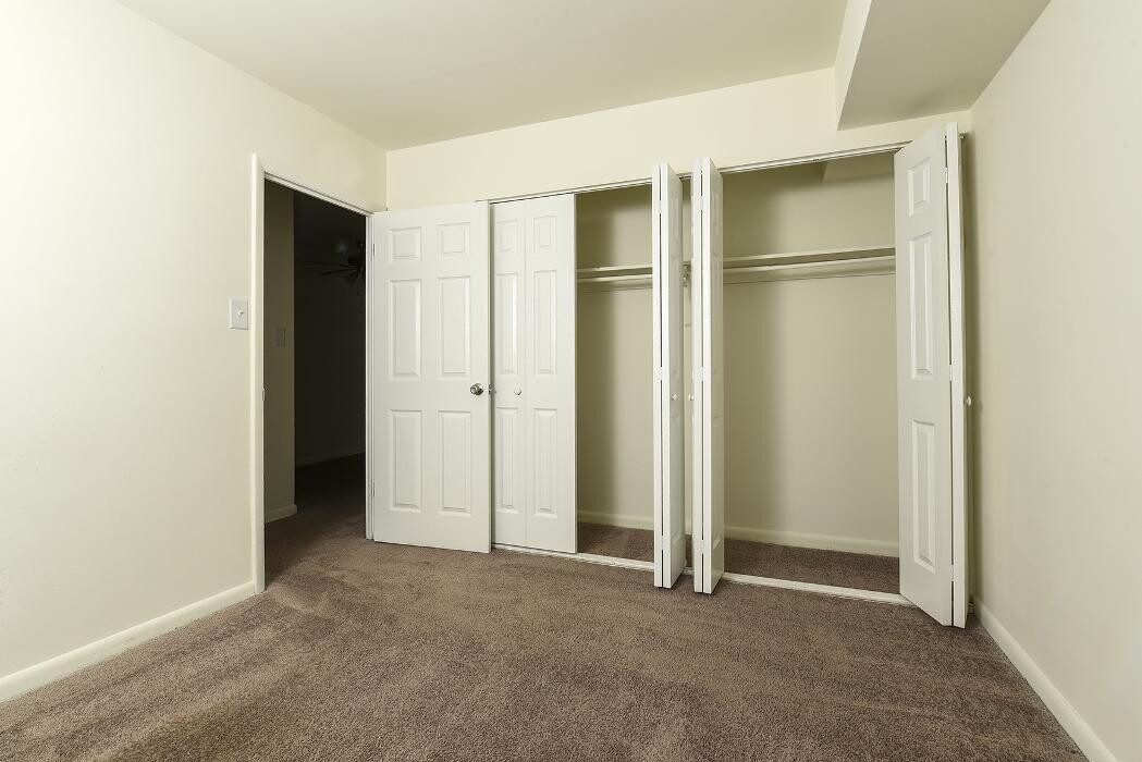 Images Chesapeake Village Apartments