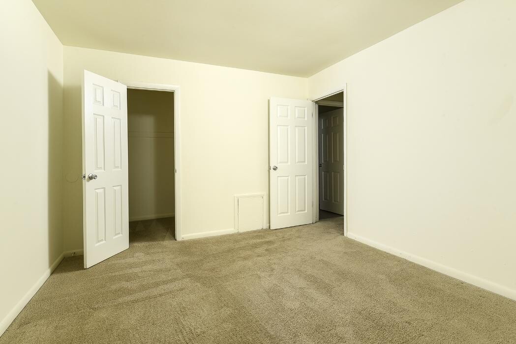 Images Chesapeake Village Apartments