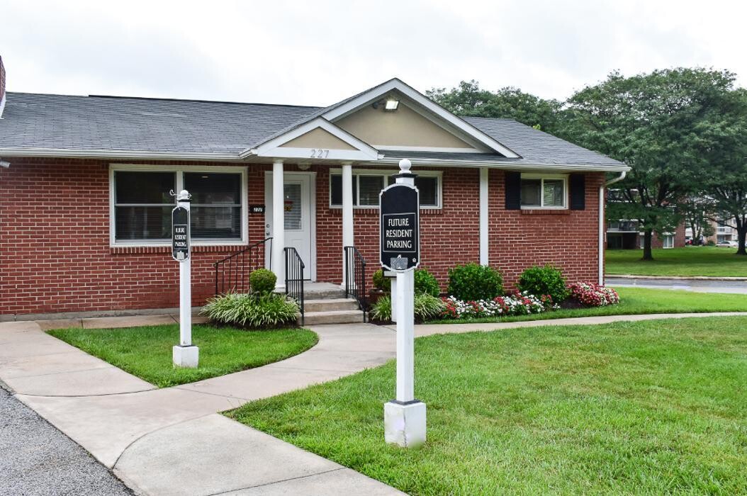 Images Chesapeake Village Apartments