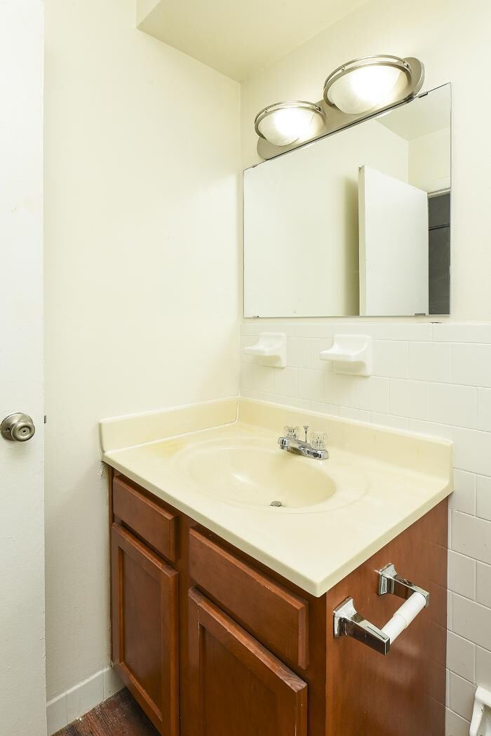 Images Chesapeake Village Apartments