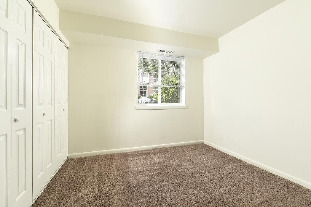 Images Chesapeake Village Apartments