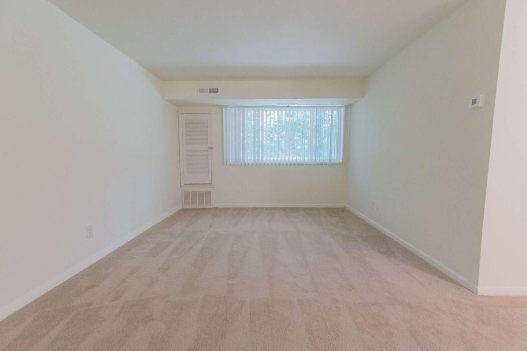 Images Chesapeake Village Apartments