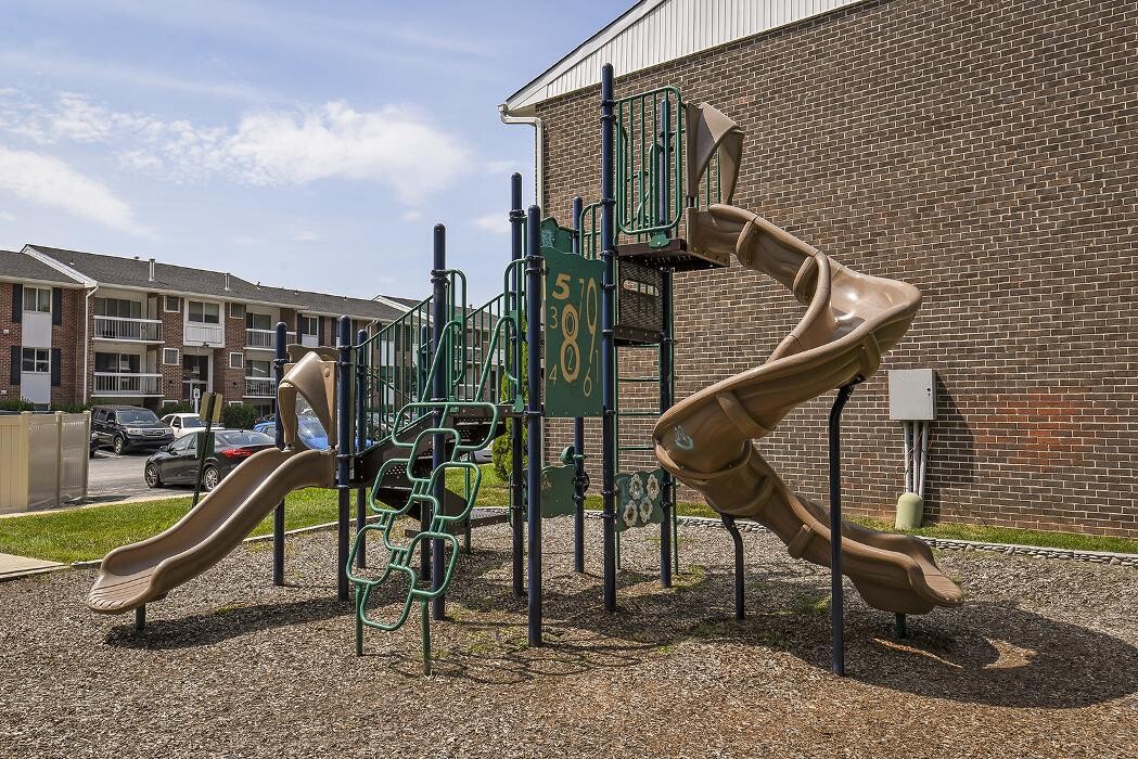 Images Chesapeake Village Apartments