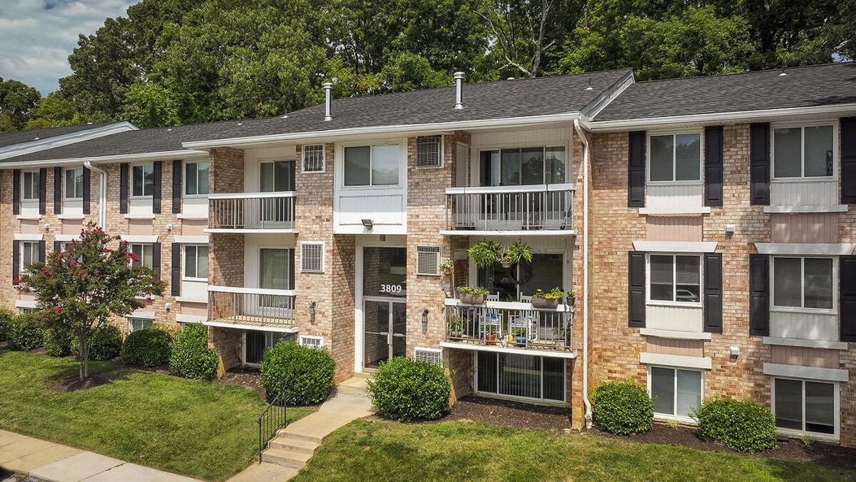 Images Chesapeake Village Apartments