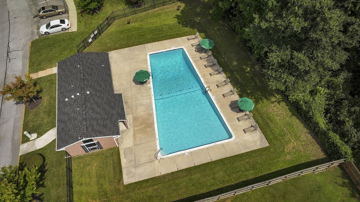 Images Chesapeake Village Apartments