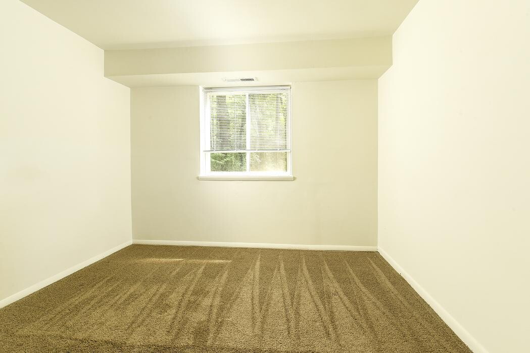 Images Chesapeake Village Apartments