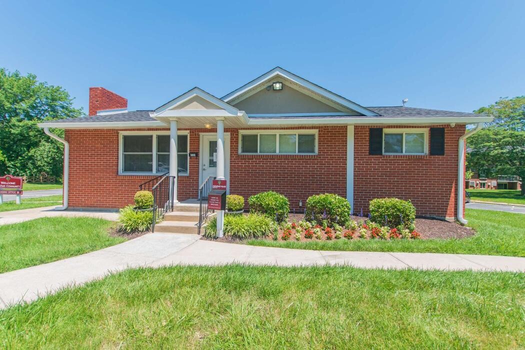 Images Chesapeake Village Apartments