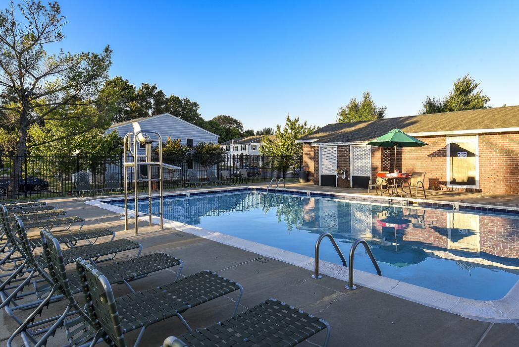 Images Middle River Townhomes