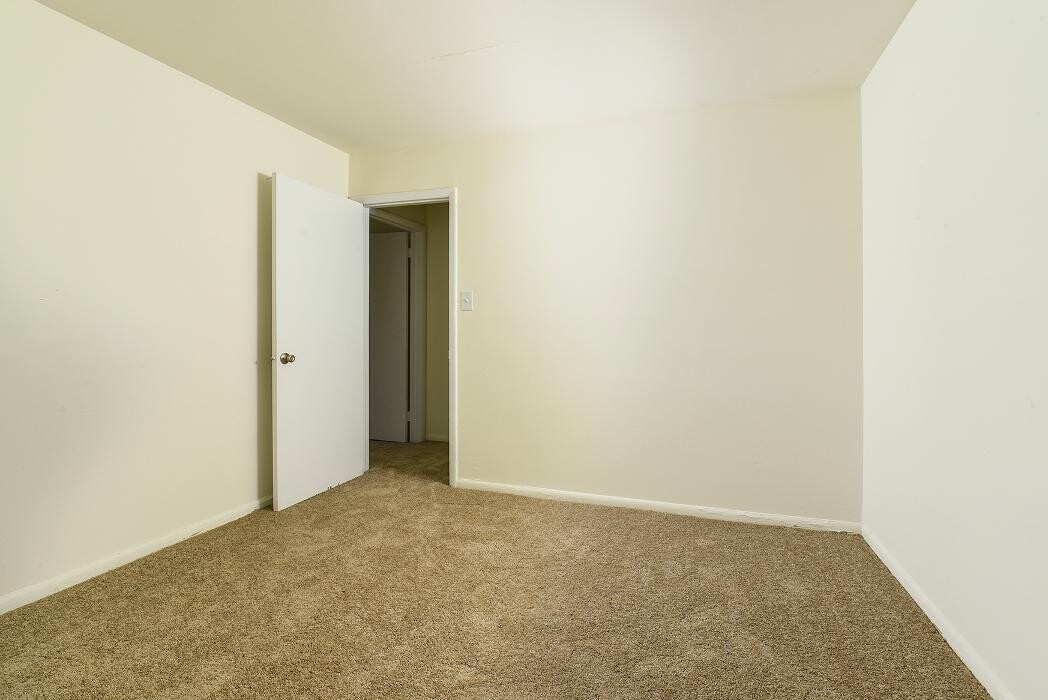 Images Oak Tree Apartments