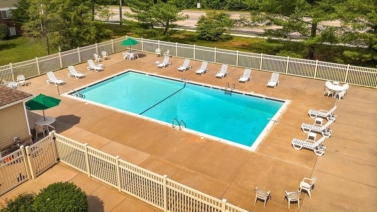 Images Oak Tree Apartments