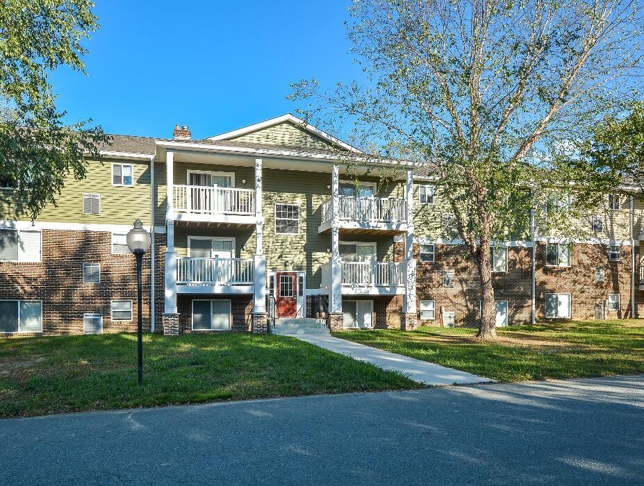 Images Oak Tree Apartments