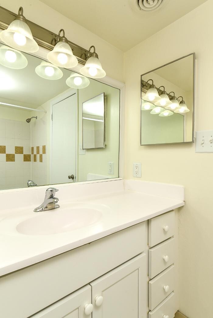 Images Oak Tree Apartments