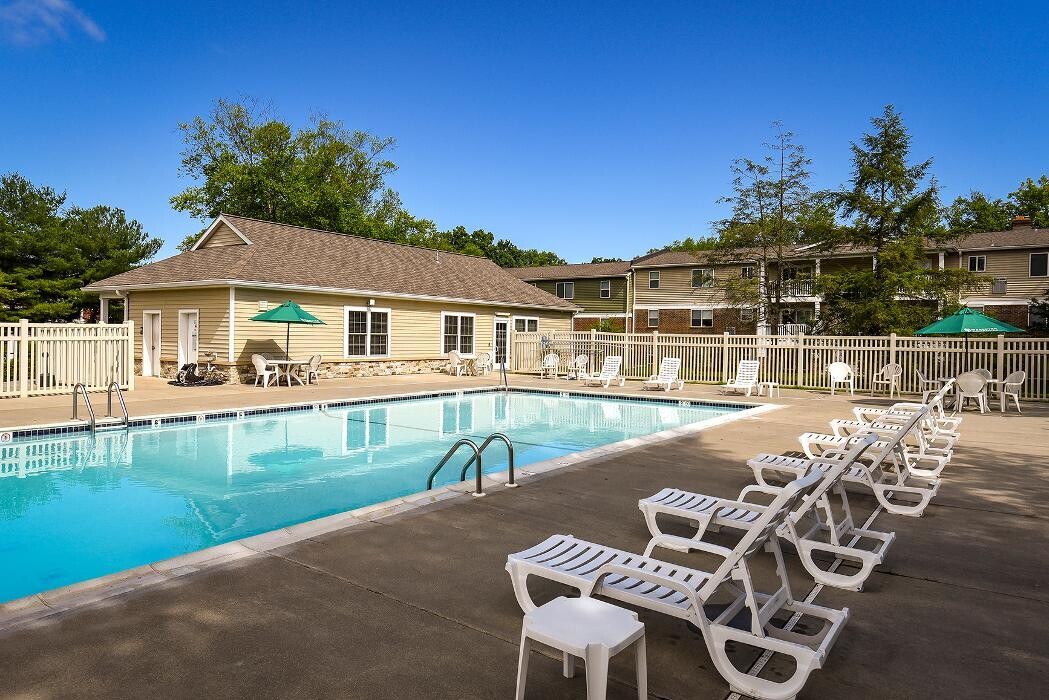 Images Oak Tree Apartments