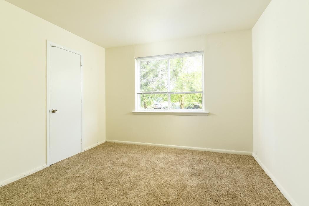 Images Oak Tree Apartments