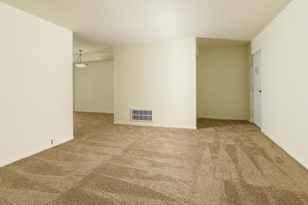 Images Oak Tree Apartments