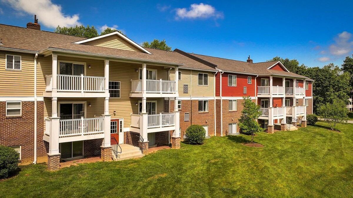 Images Oak Tree Apartments